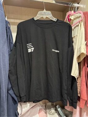 DAZY Black 'Struggle' Graphic Long Sleeve Tee
